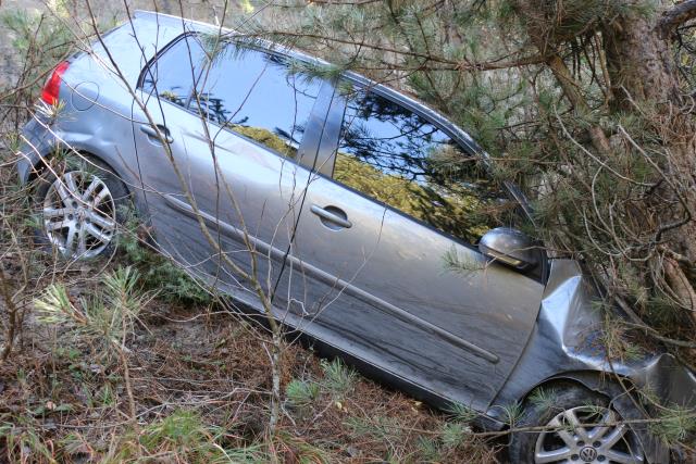 Bolu'da ağaca çarpan otomobildeki 6 kişi yaralandı