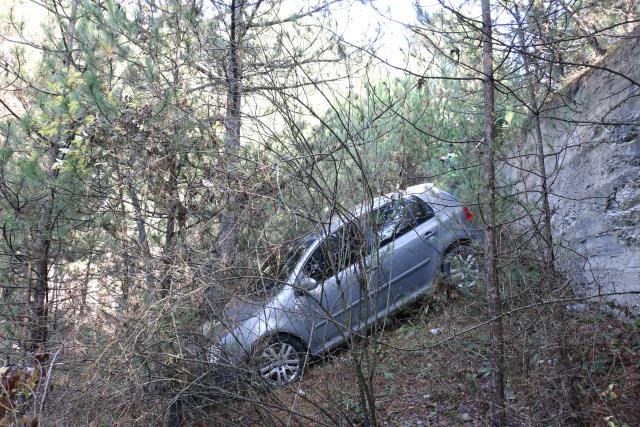 Bolu'da ağaca çarpan otomobildeki 6 kişi yaralandı