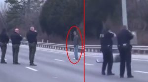 ABD'de bir polis skandalı daha! Yolun ortasında duran adama kurşun yağdırdılar