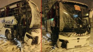 Amasya'da buzlanma nedeniyle kontrolden çıkan yolcu otobüsü kaza yaptı: 30 yaralı var