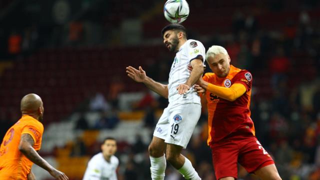 Aslan'ın kabusu bitmiyor! Galatasaray, taraftarı önünde Kasımpaşa'ya 2-1 mağlup oldu