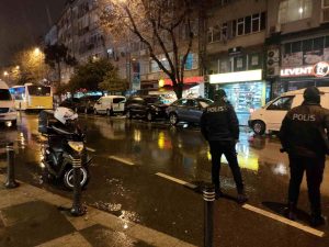 Beşiktaş'ta yasağa rağmen trafiğe çıkan motosikletli kuryelere ceza yağdı