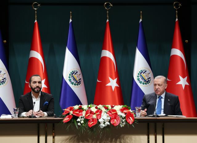 Cumhurbaşkanı Erdoğan ile görüşen El Salvador lideri Bukele'den Türkiye'ye övgü dolu sözler: Erdoğan sayesinde gerçekleşti