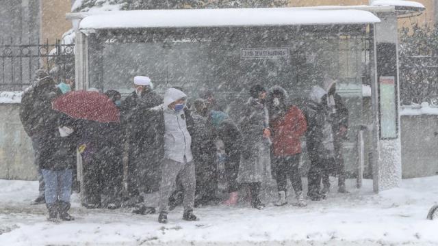 İstanbul'da kar kalınlığı 85 santimetreye ulaştı! İşte megakentten afet görüntüleri