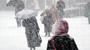 İstanbul'da kar yağışı etkili olmaya devam ediyor! Meteoroloji uzmanlarından "Kalp rahatsızlığı olanlar dışarı çıkmasın" uyarısı