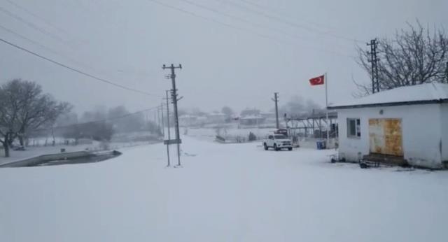 Edirne'den yurda giren kuvvetli kar yağışı İstanbul'un kapısına dayandı! Etkisi günlerce sürecek