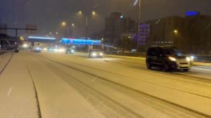 Meteoroloji'nin uyarıları sonrası kar yağışı başladı, İstanbul beyaza büründü